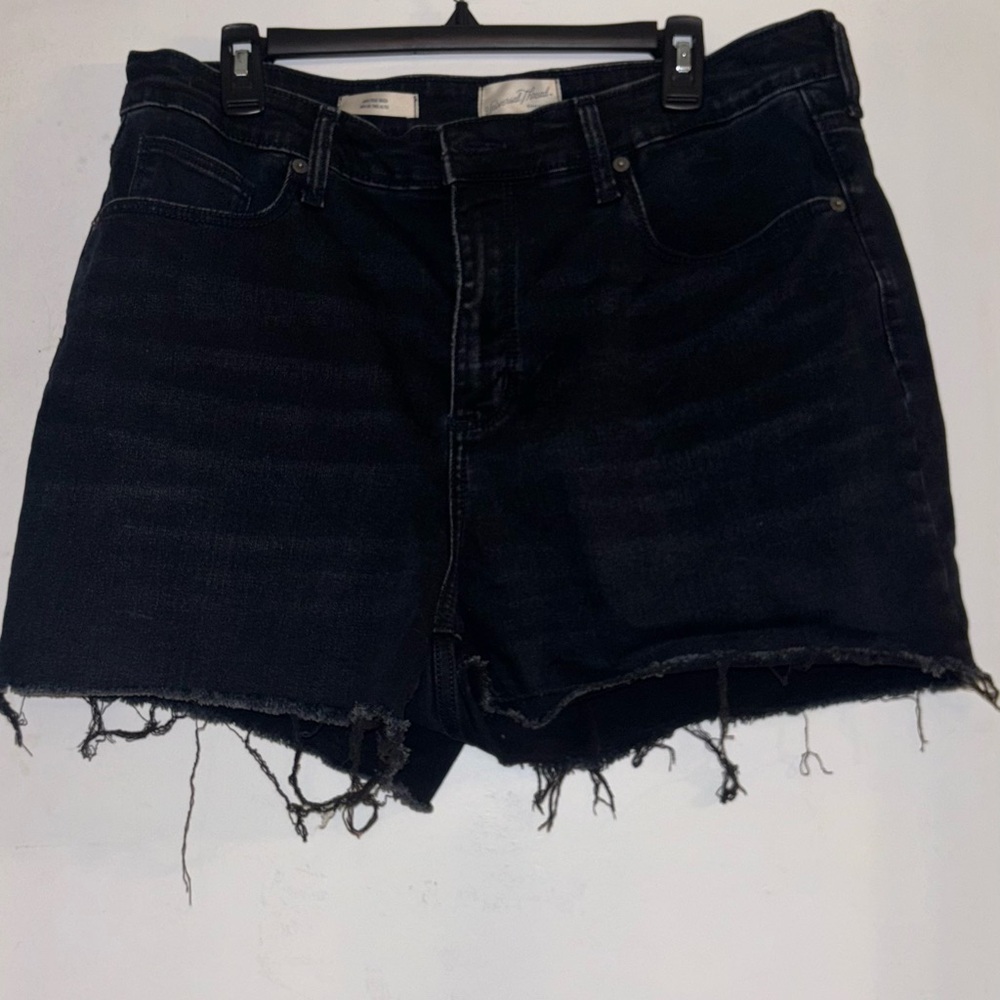 Universal Thread Black Jean Shorts- cut off Jean shorts